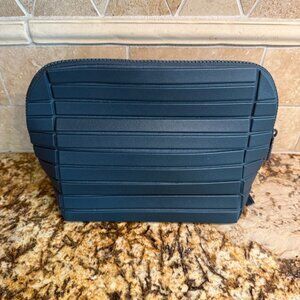 Parallelle: The Medium Traveller in Spruce